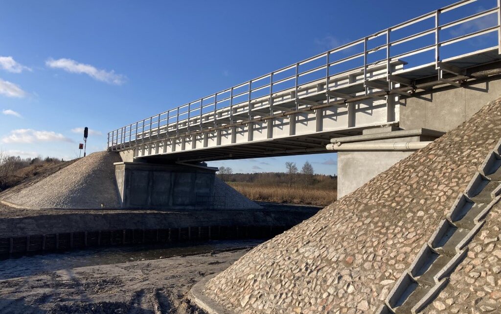 Most kolejowy w Ruskich Piaskach nad Łabunką (fot. Artur Wilk / PKP PLK)
