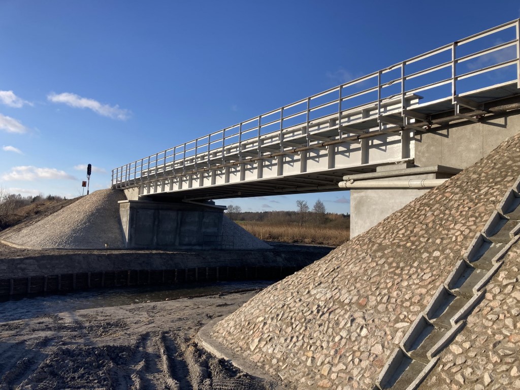 Most kolejowy w Ruskich Piaskach nad Łabunką (fot. Artur Wilk / PKP PLK)