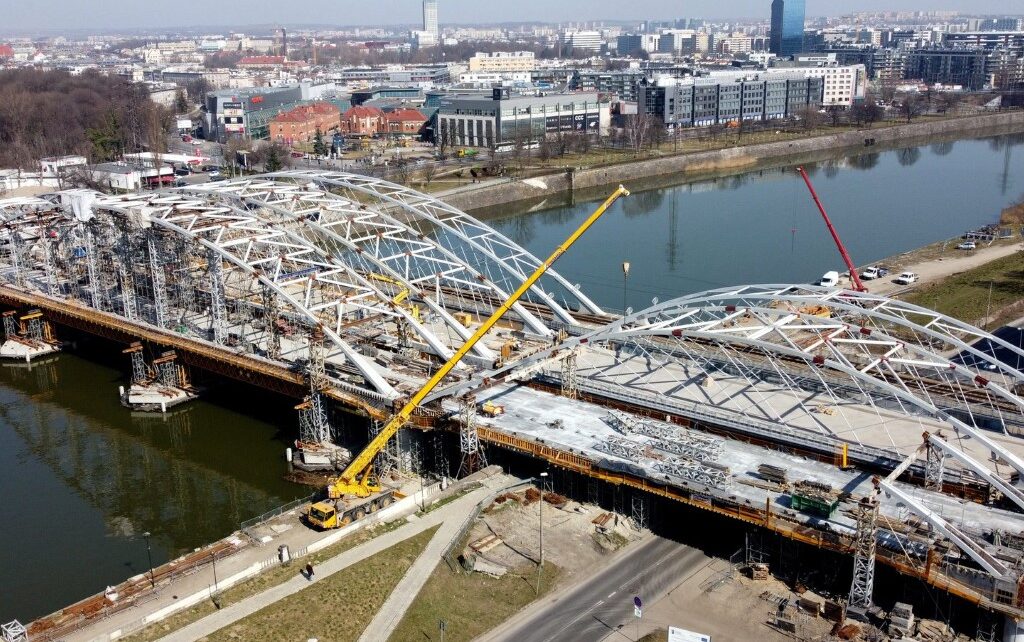 Zabetonowane przęsło mostu (fot. Piotr Hamarnik / PKP PLK)