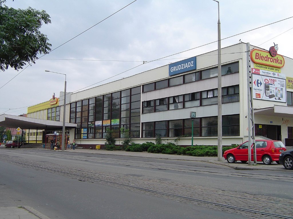Dworzec kolejowy w Grudziądzu (fot. Autorstwa AlexKazakhov - Praca własna, Domena publiczna, https://commons.wikimedia.org/w/index.php?curid=2612352)