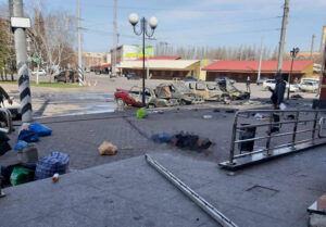 W ataku rakietowym na dworzec kolejowy w Kramatorsku zginęło co najmniej 30 osób (fot. Ukrzaliznytsia)