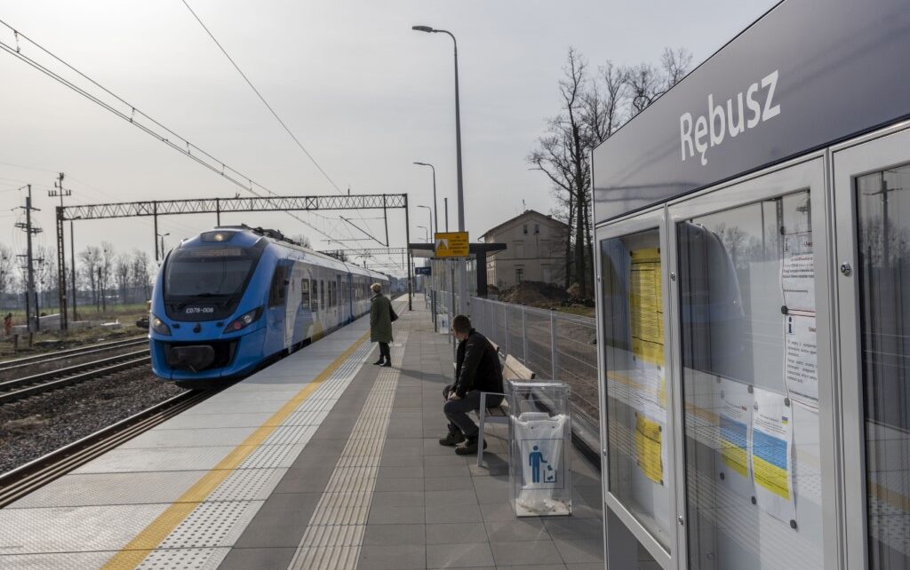 Nowy peron na stacji w Rębuszu (fot. Łukasz Brylowski / PKP PLK)
