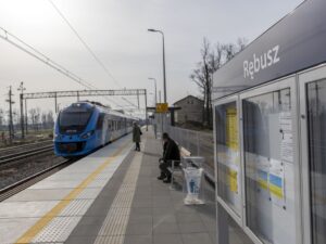 Nowy peron na stacji w Rębuszu (fot. Łukasz Brylowski / PKP PLK)