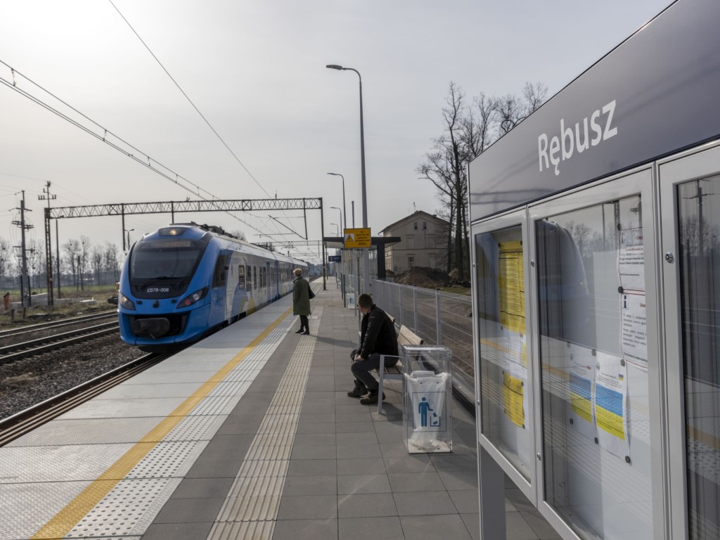 Nowy peron na stacji w Rębuszu (fot. Łukasz Brylowski / PKP PLK)