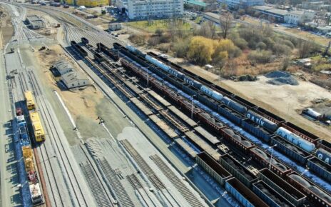 Z nowego Lokalnego Centrum Sterowania Gdynia Port – oddanego do użytku w marcu 2022 r. prowadzony jest ruch pociągów do nabrzeży gdyńskiego portu. (fot. Szymon Danielek / PKP PLK)