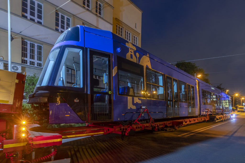 Nowoczesny tramwaj Lajkonik II w Krakowie (fot. MPK Kraków)