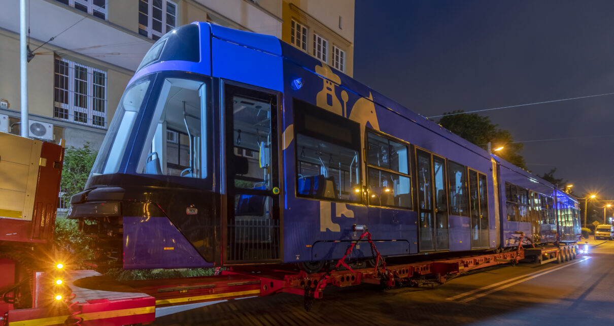Nowoczesny tramwaj Lajkonik II w Krakowie (fot. MPK Kraków)