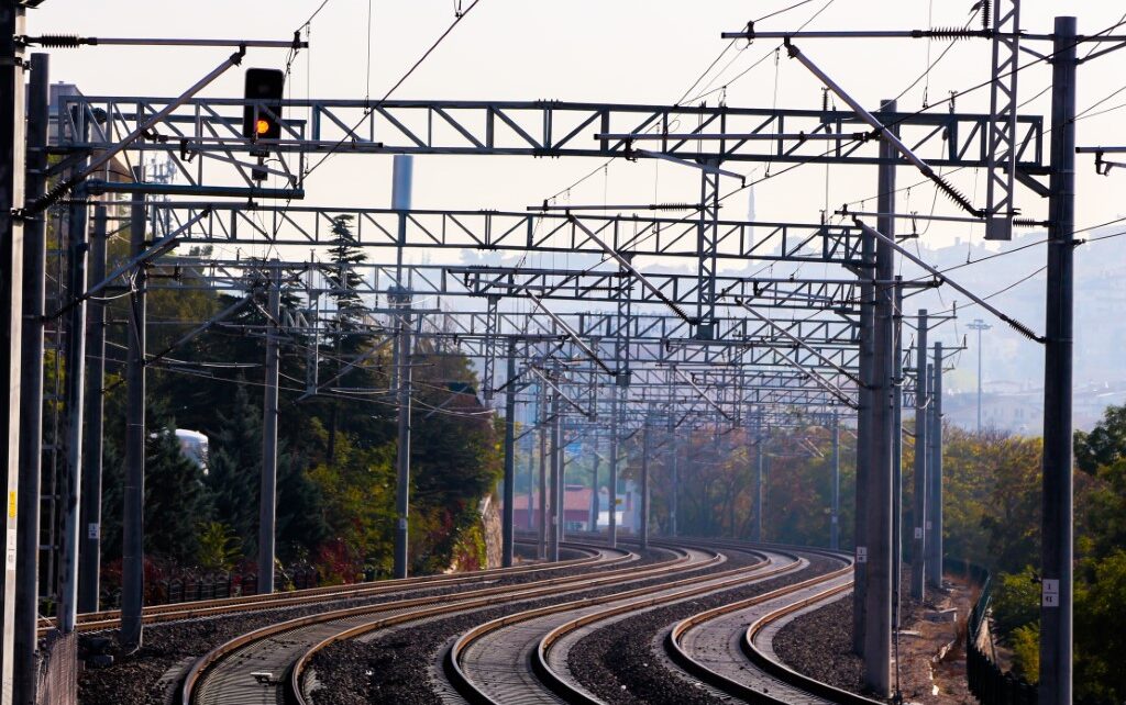 Eksperci stwierdzili, że onieczne są zmiany systemowe w postaci dotacji celowych czy zmian w naliczaniu opłat za energię elektryczną.