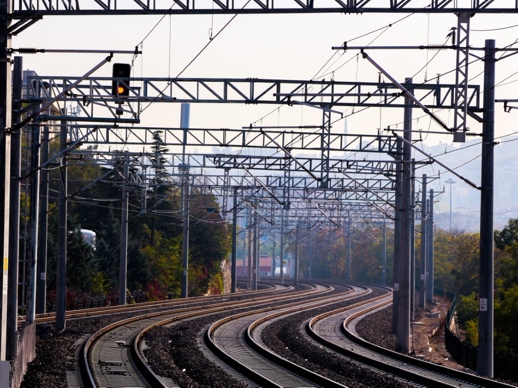 Eksperci stwierdzili, że onieczne są zmiany systemowe w postaci dotacji celowych czy zmian w naliczaniu opłat za energię elektryczną.