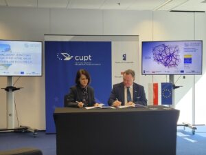 Podpisanie umowy przez przedstawicieli CUPT i PKP PLK na Zintegrowany Model Ruchu (fot. Mirosław Siemieniec / PKP PLK)