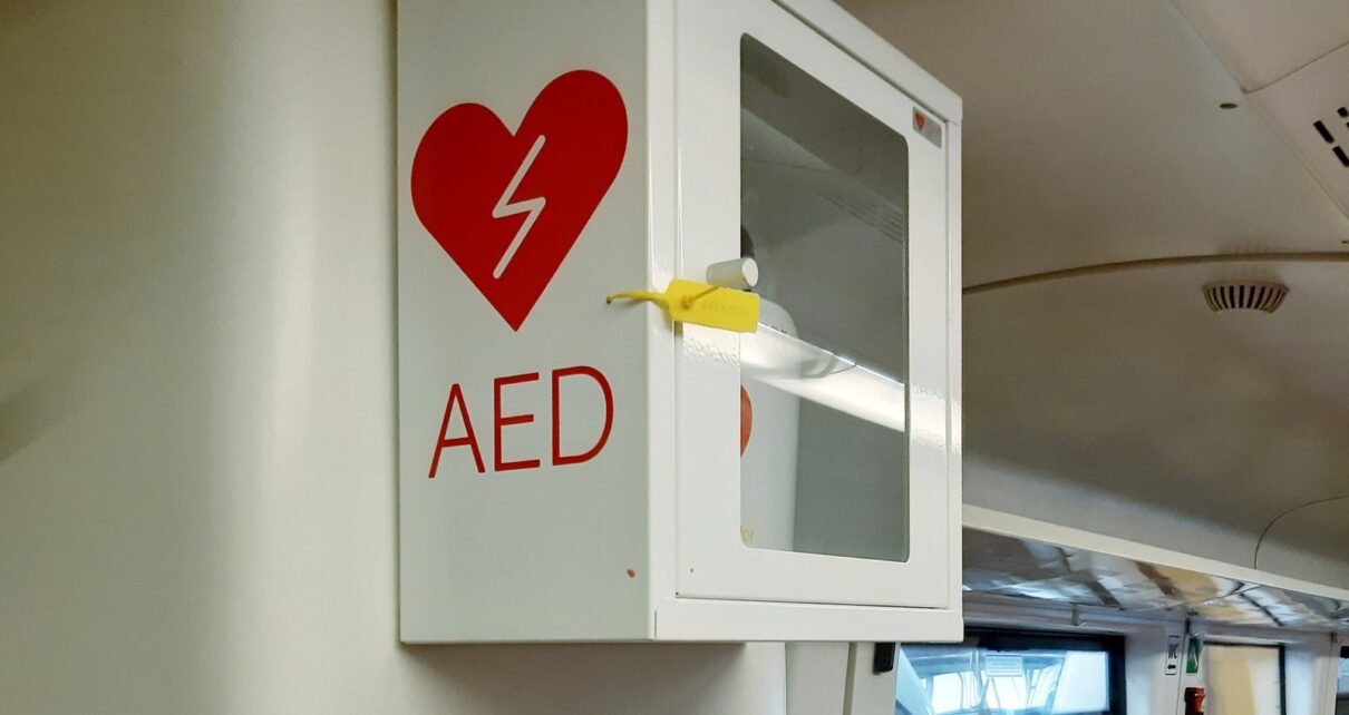 Defibrylatory pojawią się w pojazdach Kolei Dolnośląskich (fot. KD)