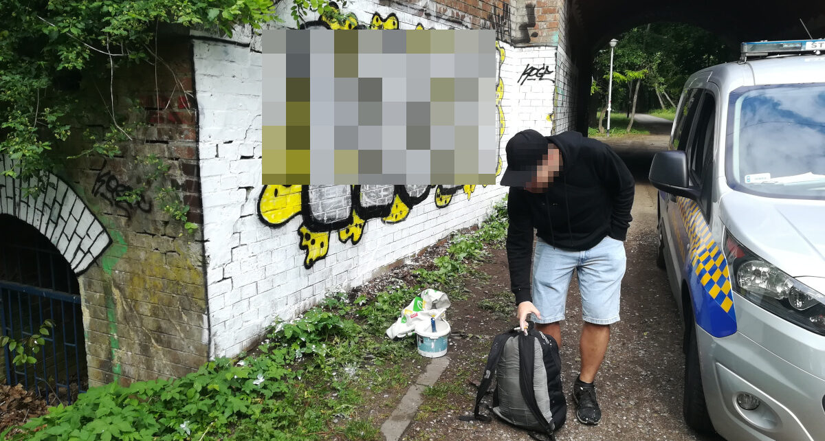 Mężczyzna został zatrzymany na gorącym uczynku (fot. Straż Miejska Bydgoszcz)