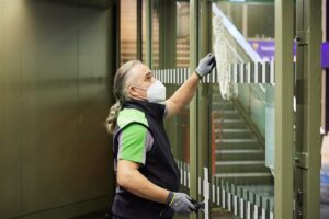 Wiosenne porządki na stacjach i przystankach w Austrii (fot. ÖBB-Roland Rudolph)