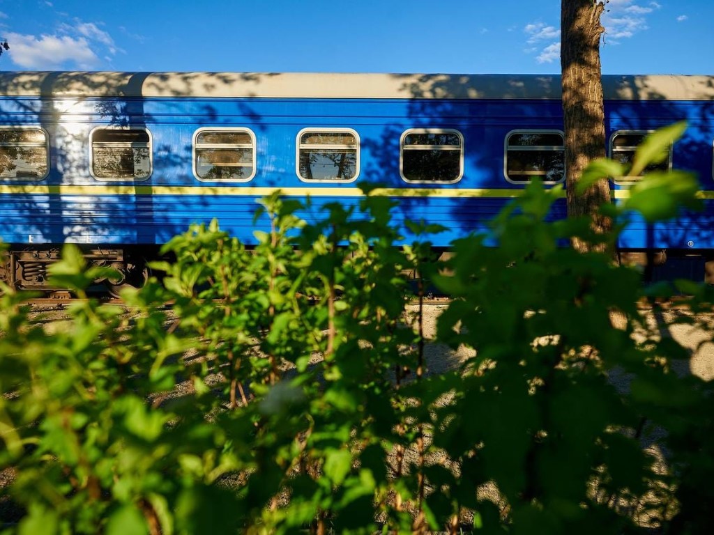 Jeden z wagonów mieszkalnych w Irpieniu (fot. Ukrzaliznytsia)