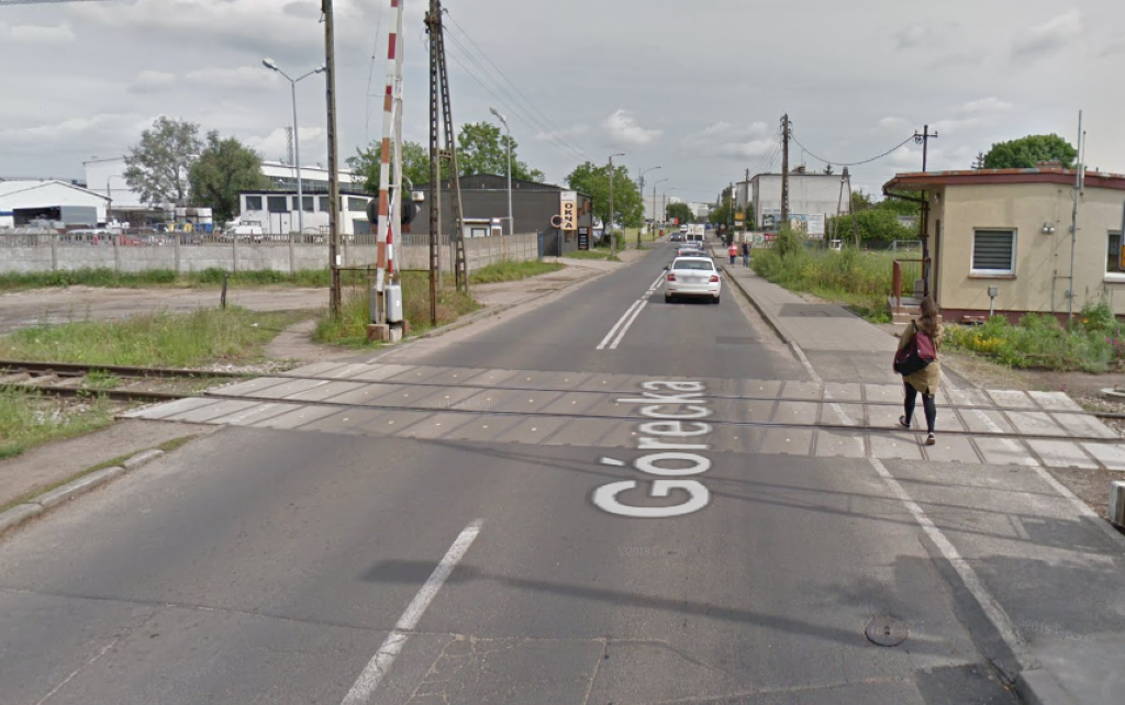 Przejazd kolejowy na ul. Góreckiej (fot. Google Maps)