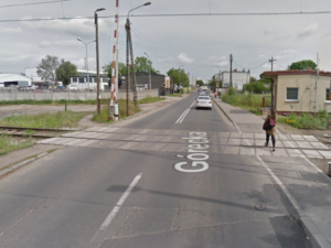 Przejazd kolejowy na ul. Góreckiej (fot. Google Maps)