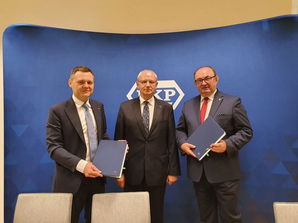 Podpisanie porozumienia ws. zmian na dworcu w Oleśnicy (fot. PKP SA)