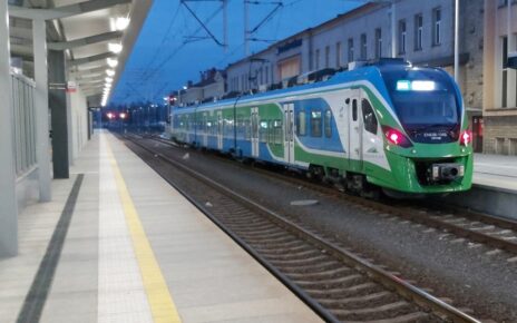 Pociąg PKA na stacji Rzeszów Główny (fot. Kamil Mergel / PKP PLK)