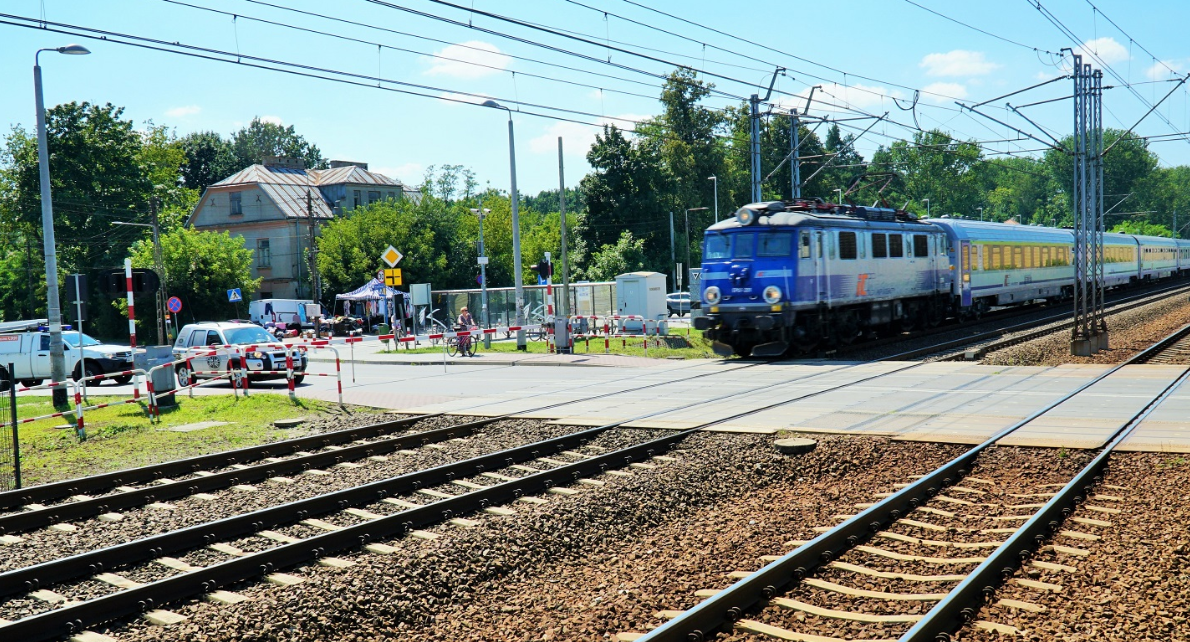 Przejazd kolejowo-drogowy w ciągu ul. Reczajskiej i Jana Pawła II w Kobyłce (fot. Tomasz Lotowski / PKP PLK)