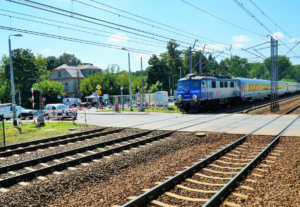 Przejazd kolejowo-drogowy w ciągu ul. Reczajskiej i Jana Pawła II w Kobyłce (fot. Tomasz Lotowski / PKP PLK)