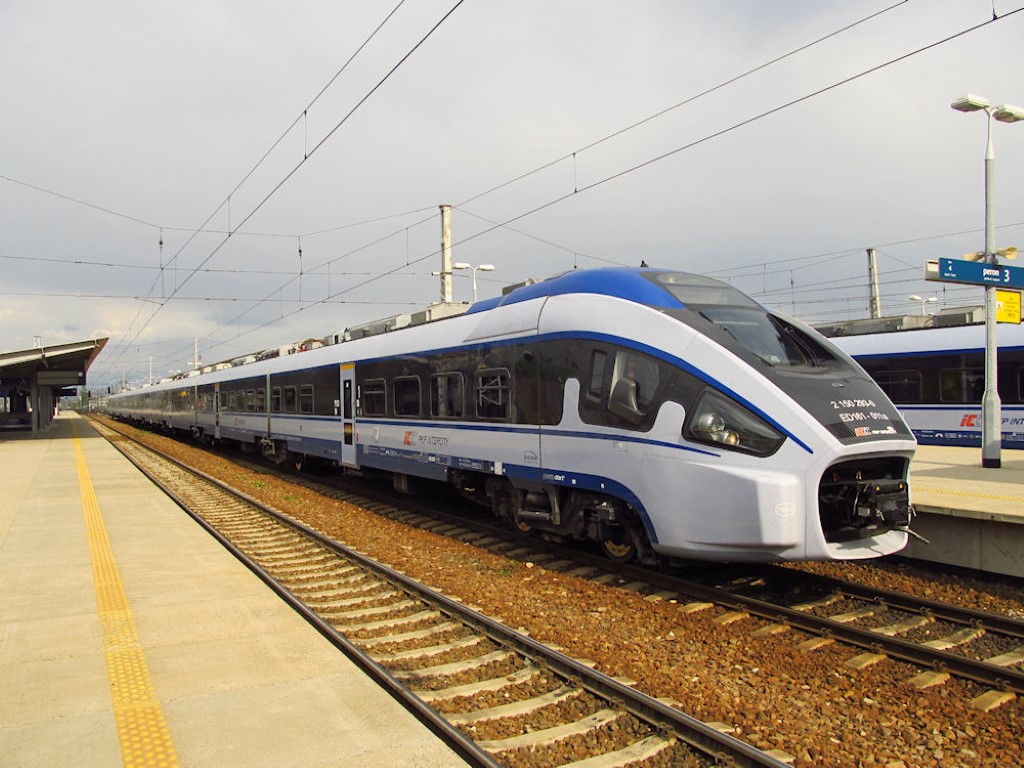 PESA Dart (fot. Janusz Jakubowski from Warsaw, Poland - PESA "Dart" ED161-011, PKP IC, CC BY 2.0, https://commons.wikimedia.org/w/index.php?curid=104045208)