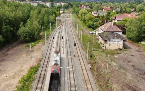 Pociąg na torach w Katowicach Kostuchnie (fot. Krzysztof Ścigala / PKP PLK)