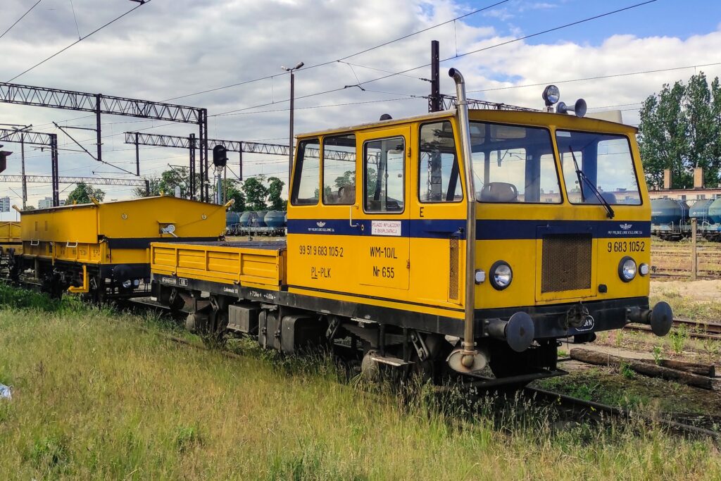 Wózek motorowy przekazany Chojnickiemu Stowarzyszeniu Miłośników Kolei (fot. Damian Otta / PKP PLK)