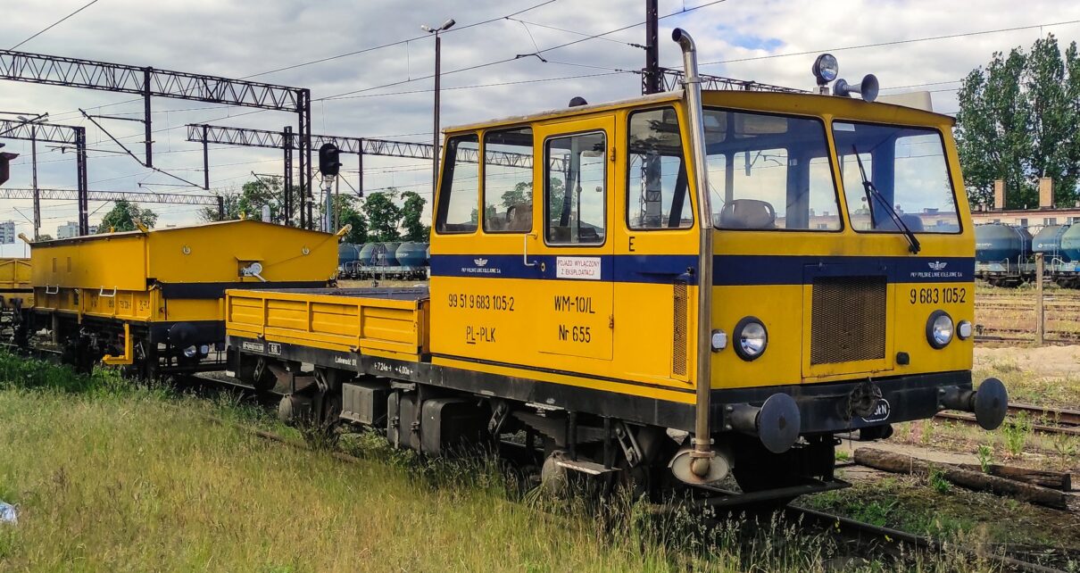 Wózek motorowy przekazany Chojnickiemu Stowarzyszeniu Miłośników Kolei (fot. Damian Otta / PKP PLK)
