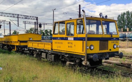 Wózek motorowy przekazany Chojnickiemu Stowarzyszeniu Miłośników Kolei (fot. Damian Otta / PKP PLK)