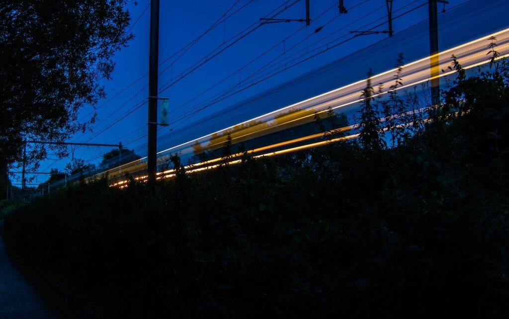 Do zdarzenia doszło wieczorem na torach w woj. świętokrzyskim. (fot. ilustracyjne)