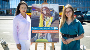 Iwona Budych (Prezes Zarządu Stowarzyszenie Wykluczenie Transportowe) oraz Paulina Matysiak (posłanka na Sejm Rzeczpospolitej Polskiej) w trakcie inauguracji akcji #ZbiorKomemPrzezPolske (fot. Paulina Matysiak)