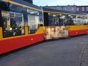 Graficiarz uszkodził jeden z członów tramwaju (fot. Maciej Glamowski, Prezydent Grudziądza)