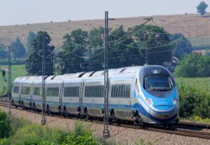 Skład PKP Intercity EIP - Pendolino (Fot. By Jakub Hałun - Own work, CC BY-SA 4.0, https://commons.wikimedia.org/w/index.php?curid=92969675)