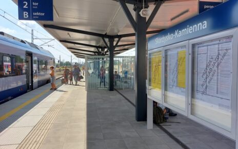 Peron w Skarżysku-Kamiennej (fot. Iza Miernikiewicz / PKP PLK)