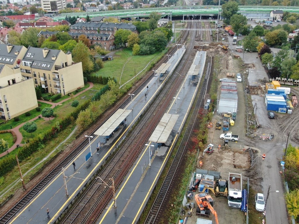 Wykonawcy pracują na przystanku Warszawa Gocławek (fot. PKP PLK)