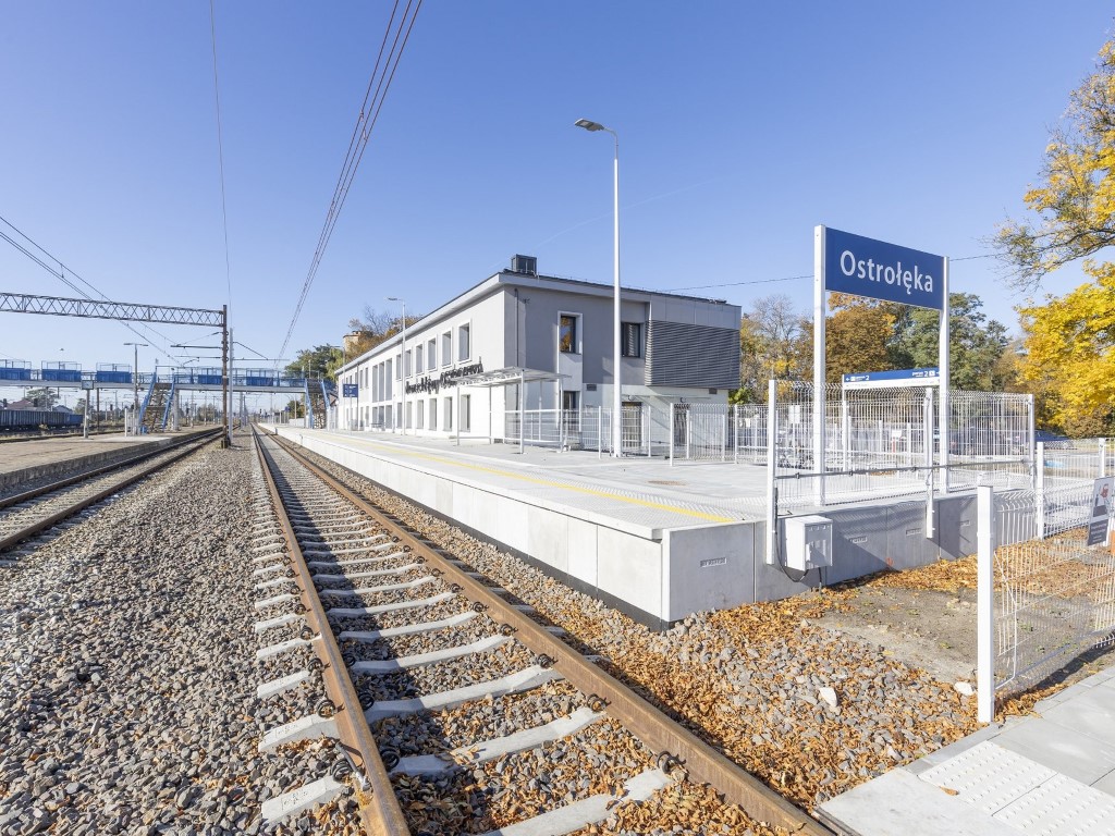 Nowy peron i tor na stacji Ostrołęka (fot. Łukasz Bryłowski / PKP PLK)