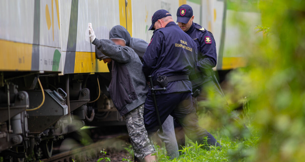 Funkcjonariusze SOK zatrzymali na gorącym uczynku grafficiarzy (fot. SOK)