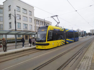 Tramwaj na al. Solidarności (fot. Joanna Węglewska / raportkolejowy.pl)