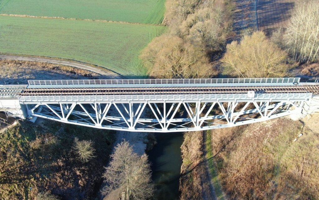Most kolejowy w Niestępowie (fot. Szymon Danielek / PKP PLK)