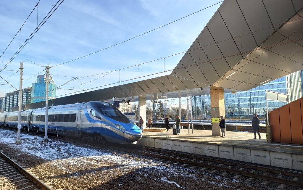 Pendolino przy peronie stacji Warszawa Zachodnia (fot. Martyn Janduła / PKP PLK)