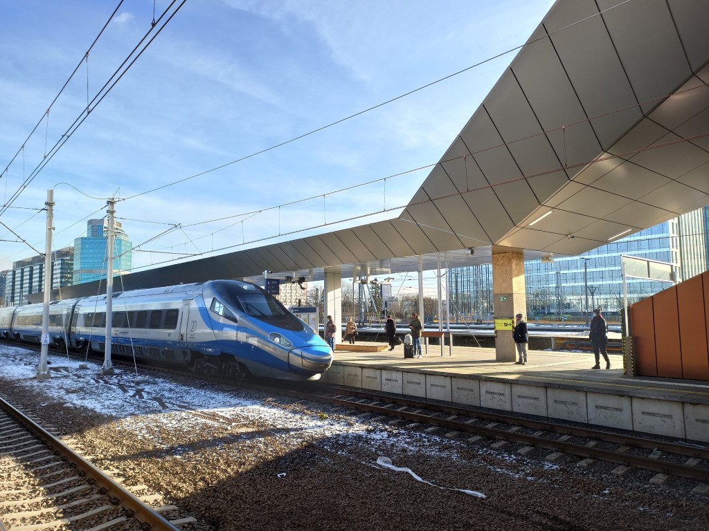 Pendolino przy peronie stacji Warszawa Zachodnia (fot. Martyn Janduła / PKP PLK)