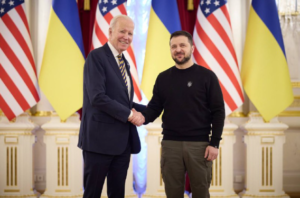 Prezydent USA Joe Biden i Prezydent Ukrainy Wołodymyr Zełeński podczas dzisiejszego spotkania w Kijowie (fot. WZ/Telegram)