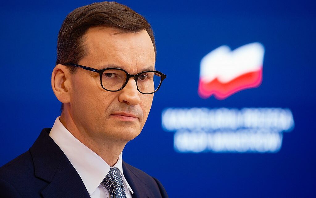 Premier Mateusz Morawiecki poinformował o działaniach ws. obniżek cen biletów kolejowych (fot. Krysian Maj / KPRM)