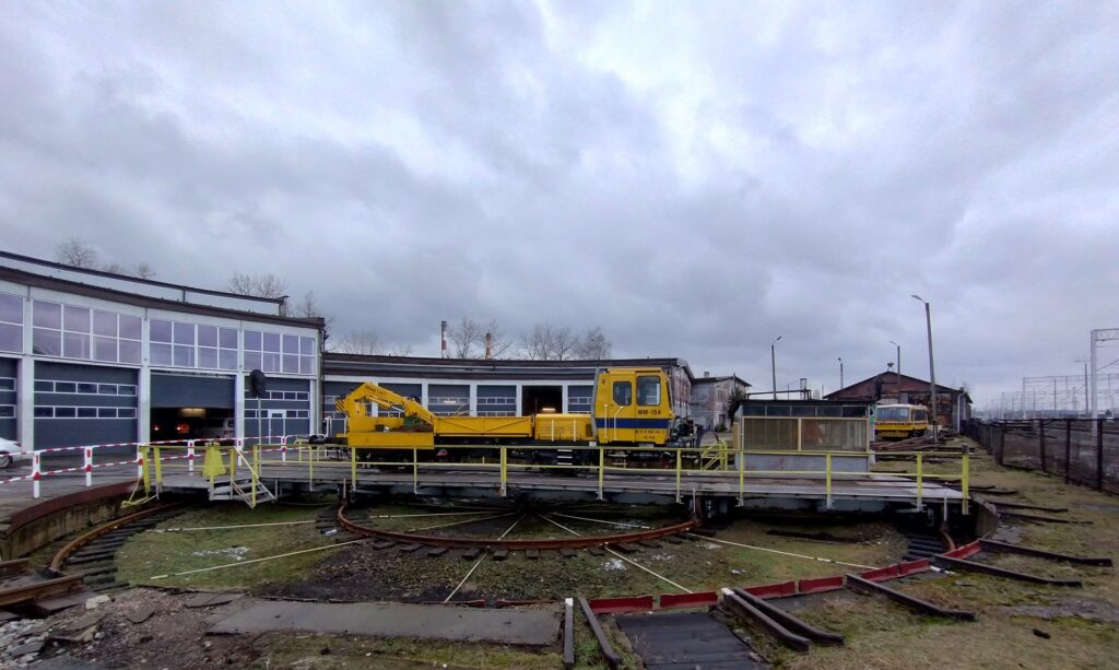 Drezyna na obrotnicy w Katowicach Szopienicach Północnych (fot. Paweł Podsiadlik / PKP PLK)