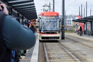 "Kulturalny Tramwaj" wjechał na Nową Warszawską (fot. Michał Ciechowski / Raport Tramwajowy)