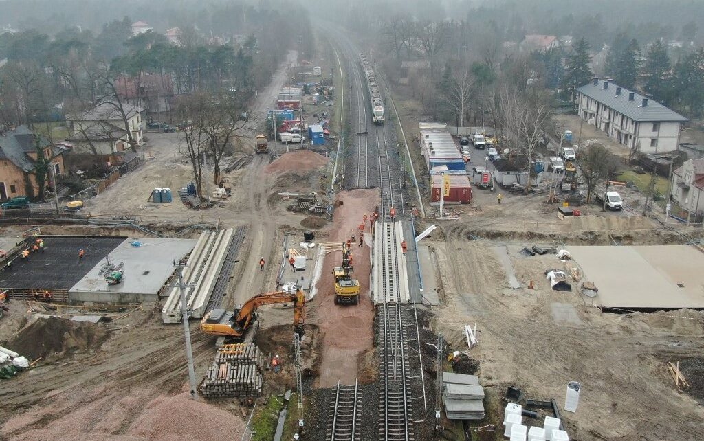 Widok na budowę tunelu kolejowo-drogowego w Sulejówku (fot. P. Mieszkowski / PKP PLK)