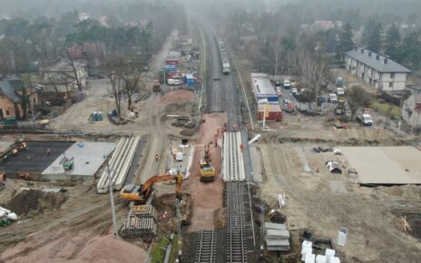 Widok na budowę tunelu kolejowo-drogowego w Sulejówku (fot. P. Mieszkowski / PKP PLK)
