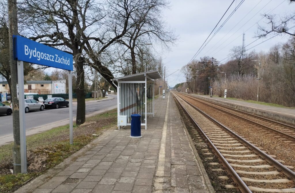 Peron z wiatą na przystanku Bydgoszcz Zachód (fot. Przemysław Zieliński / PKP PLK)