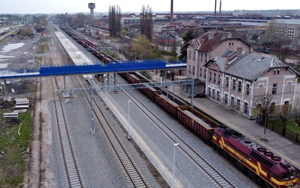 Nowy peron w Ostrowcu Świętokrzyskim (fot. Piotr Hamarnik / PKP PLK)