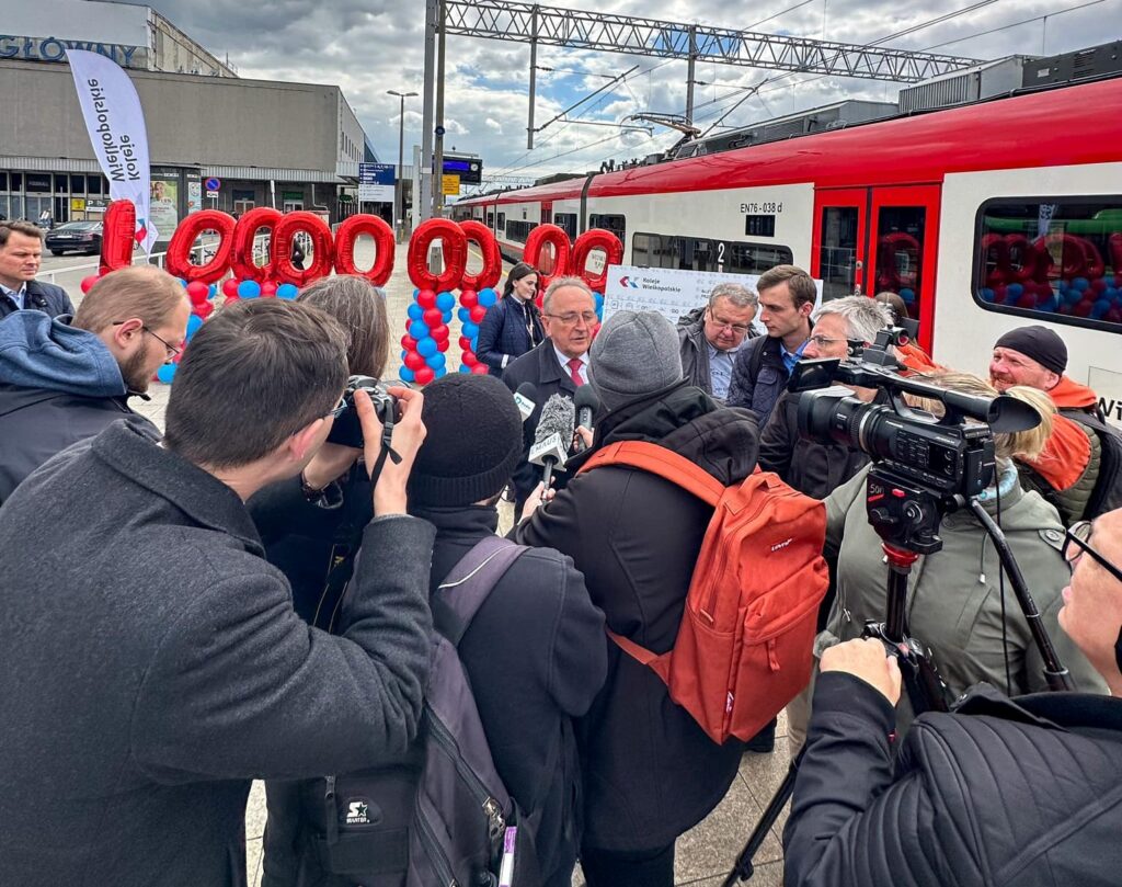 Na pokład pociągów Kolei Wielkopolskich wsiadło już sto milionów pasażerów! (fot. Koleje Wielkopolskie)